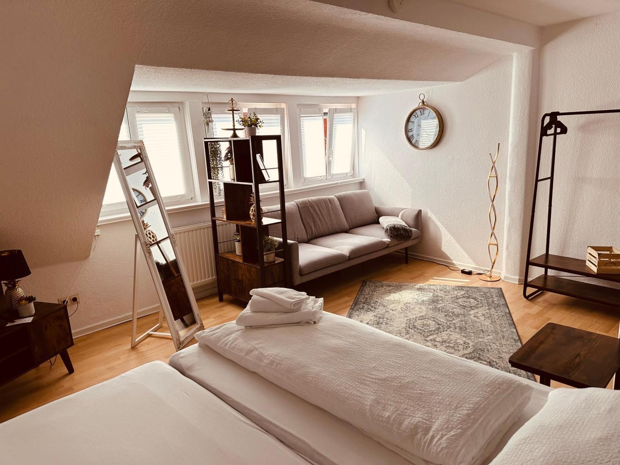 Gemuetliche Dachgeschosswohnung * Hildesheim